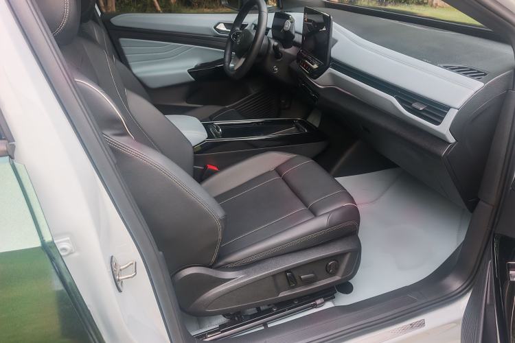 Used Volkswagen ID.4 X 2022 Pure Smart Edition Interior 4