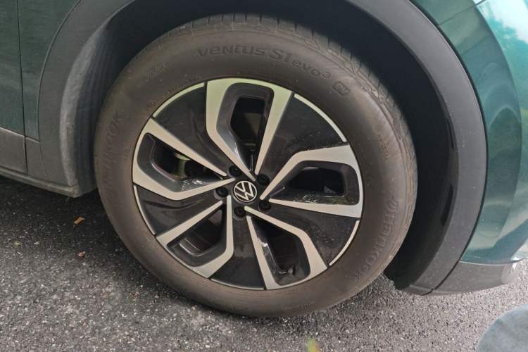 Used Volkswagen ID.4 X 2022 Pure Smart Edition Right Front Wheel Hub