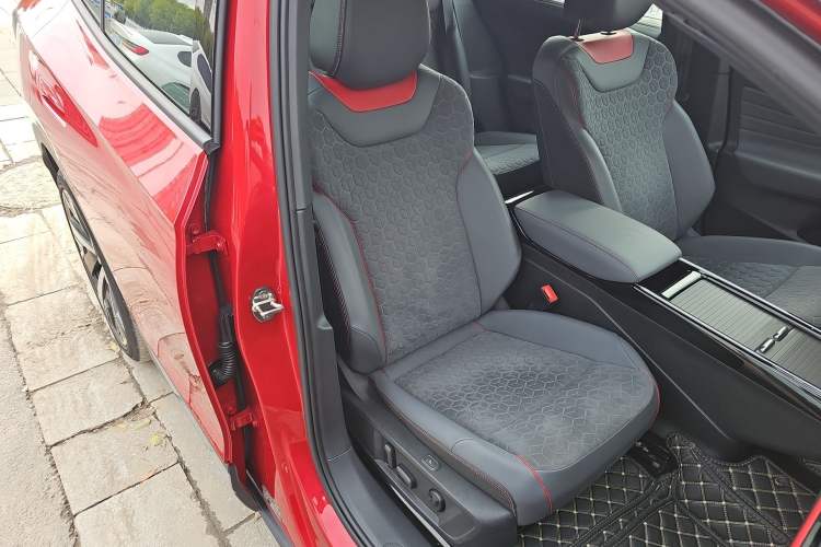 Used Volkswagen ID.4 X 2022 Kinergy Four-Wheel Drive Edition Right Front Seat