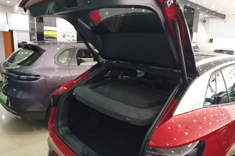 Used Volkswagen ID.4 X 2022 Pure Edition Trunk