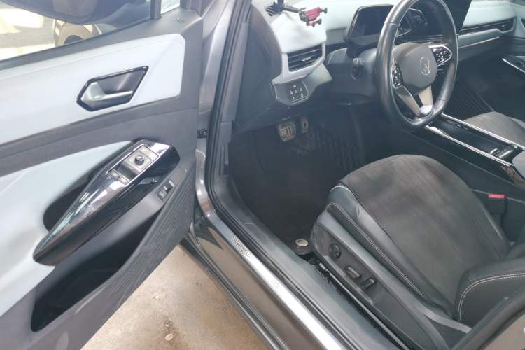 Used Volkswagen ID.4 X 2022 Pure Long-Range Version Driver Seat