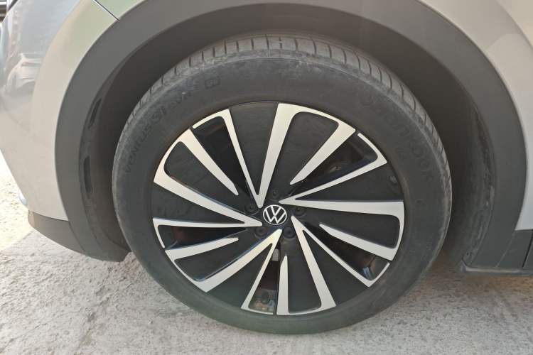 Used Volkswagen ID.4 X 2022 Pure Long-Range Version Left Front Wheel Hub