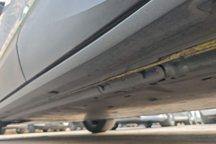 Used Volkswagen ID.4 X 2022 Pure Long-Range Version Left Side Sill