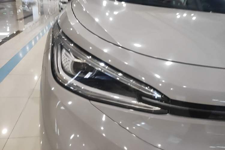 Used Volkswagen ID.4 X 2022 Pure Long-Range Version Right Front Headlight