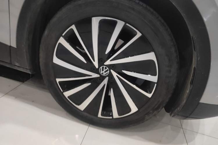 Used Volkswagen ID.4 X 2022 Pure Long-Range Version Right Front Wheel Hub