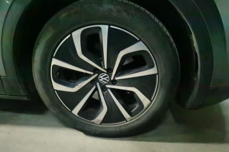 Used Volkswagen ID.4 X 2022 Pure Smart Edition Right Front Wheel Hub