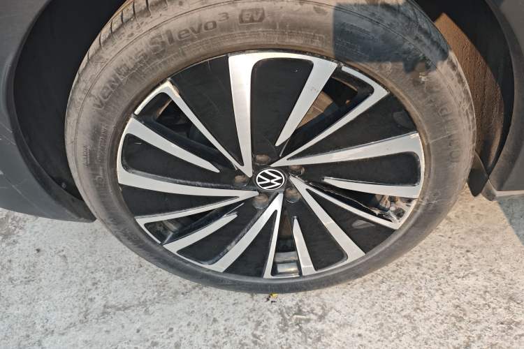 Used Volkswagen ID.4 X 2022 Pure Long-Range Version Right Rear Wheel Hub