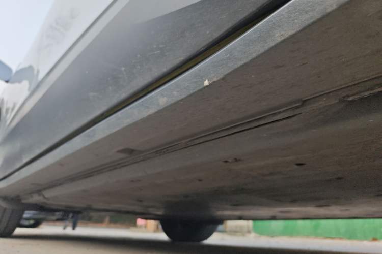 Used Volkswagen ID.4 X 2022 Pure Long-Range Version Right Side Sill