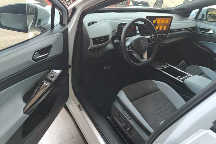 Used Volkswagen ID.4 X 2022 Smart Enjoyment Long-Range Edition Driver Seat