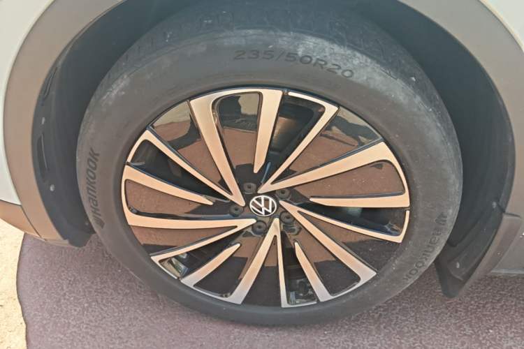 Used Volkswagen ID.4 X 2022 Pure Long-Range Version Left Front Wheel Hub