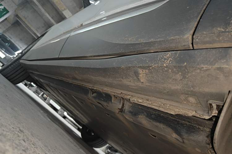 Used Volkswagen ID.4 X 2022 Intelligent Long-Range Version Left Side Sill