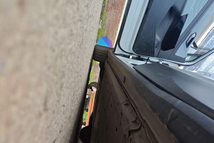 Used Volkswagen ID.4 X 2022 Pure Long-Range Version Left Side Sill