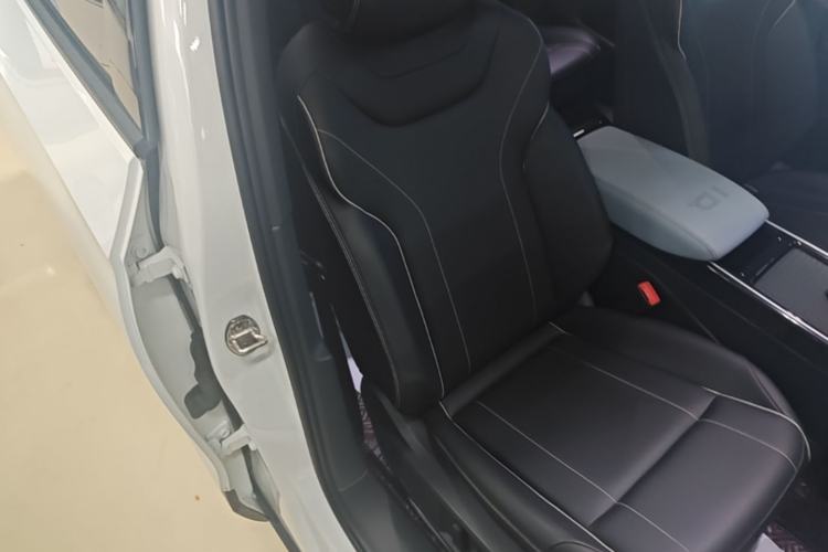 Used Volkswagen ID.4 X 2022 Pure Smart Edition Right Front Seat