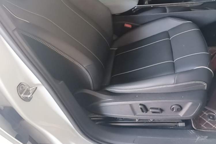 Used Volkswagen ID.4 X 2022 Pure Long-Range Version Right Front Seat