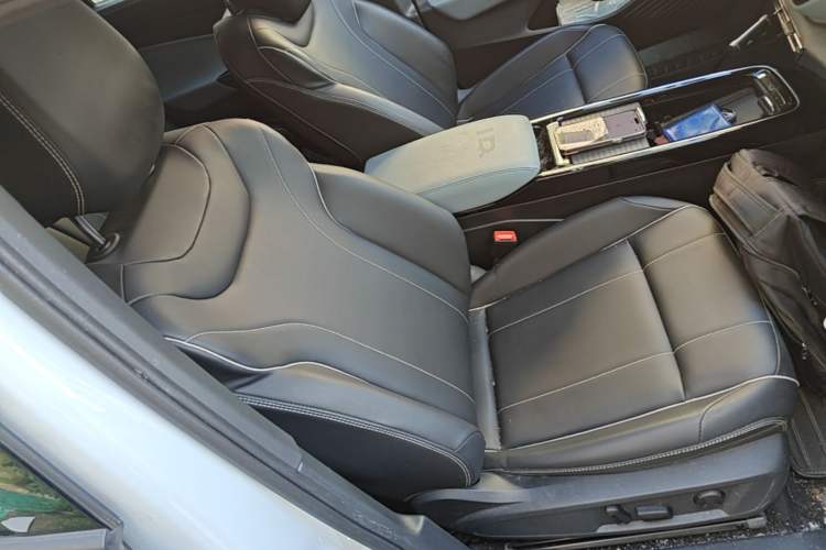 Used Volkswagen ID.4 X 2022 Pure Long-Range Version Right Front Seat