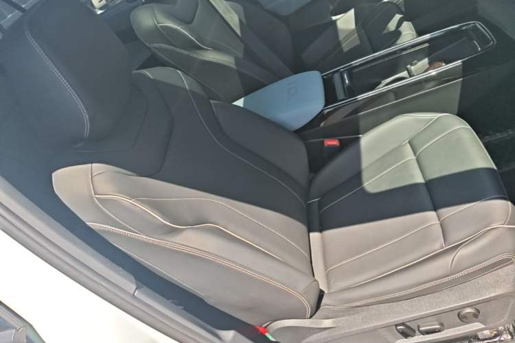 Used Volkswagen ID.4 X 2022 Pure Long-Range Version Right Front Seat