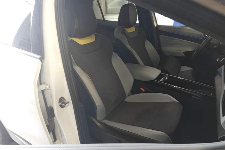 Used Volkswagen ID.4 X 2022 Smart Enjoyment Long-Range Edition Right Front Seat