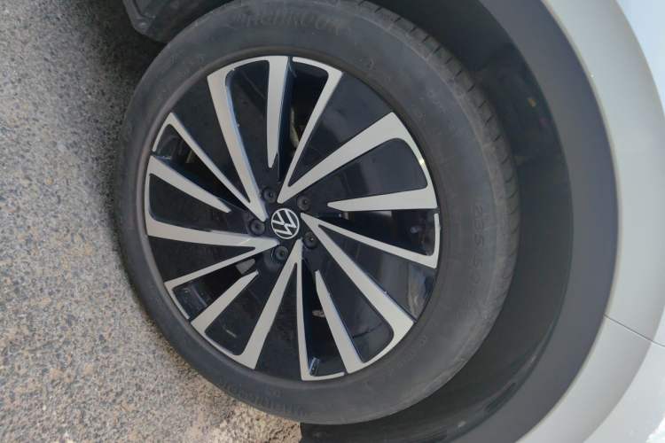 Used Volkswagen ID.4 X 2022 Pure Long-Range Version Right Front Wheel Hub