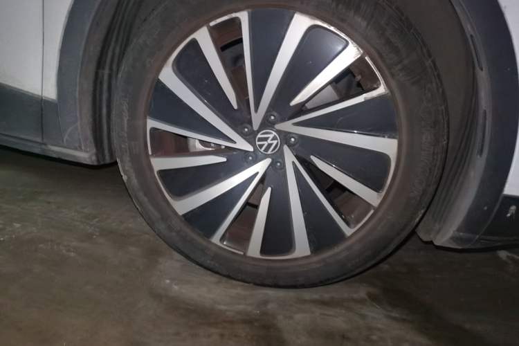 Used Volkswagen ID.4 X 2022 Pure Long-Range Version Right Front Wheel Hub