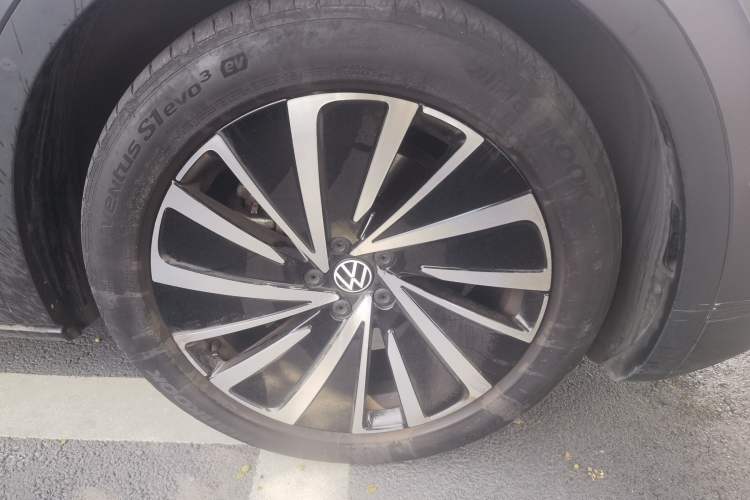 Used Volkswagen ID.4 X 2022 Smart Enjoyment Long-Range Edition Right Front Wheel Hub