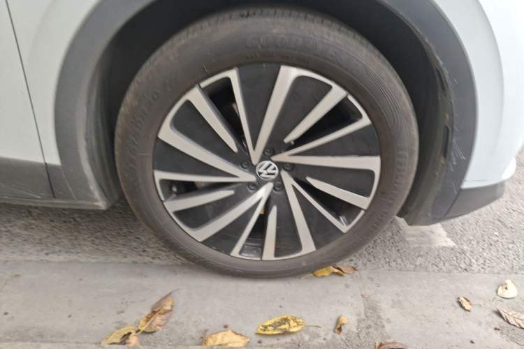 Used Volkswagen ID.4 X 2022 Pure Long-Range Version Right Front Wheel Hub