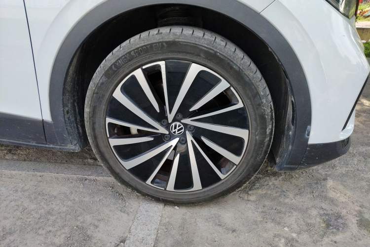 Used Volkswagen ID.4 X 2022 Pure Long-Range Version Right Front Wheel Hub