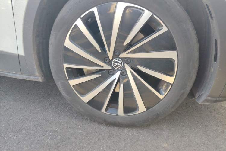 Used Volkswagen ID.4 X 2022 Pure Long-Range Version Right Front Wheel Hub