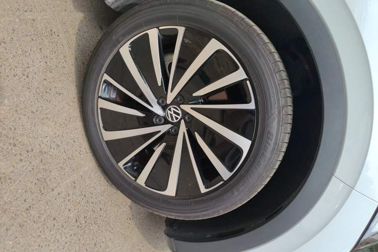 Used Volkswagen ID.4 X 2022 Pure Long-Range Version Right Front Wheel Hub