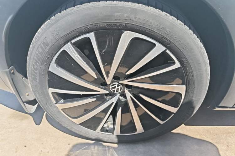 Used Volkswagen ID.4 X 2022 Pure Long-Range Version Right Rear Wheel Hub