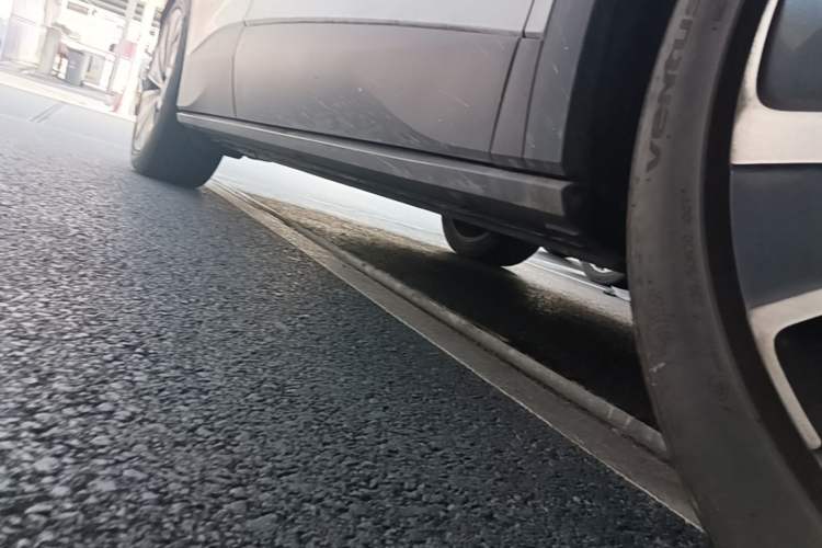 Used Volkswagen ID.4 X 2022 Pure Long-Range Version Right Side Sill