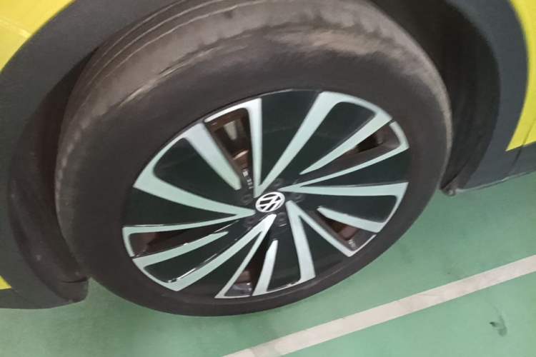 Used Volkswagen ID.4 X 2022 Pure Long-Range Version Left Front Wheel Hub