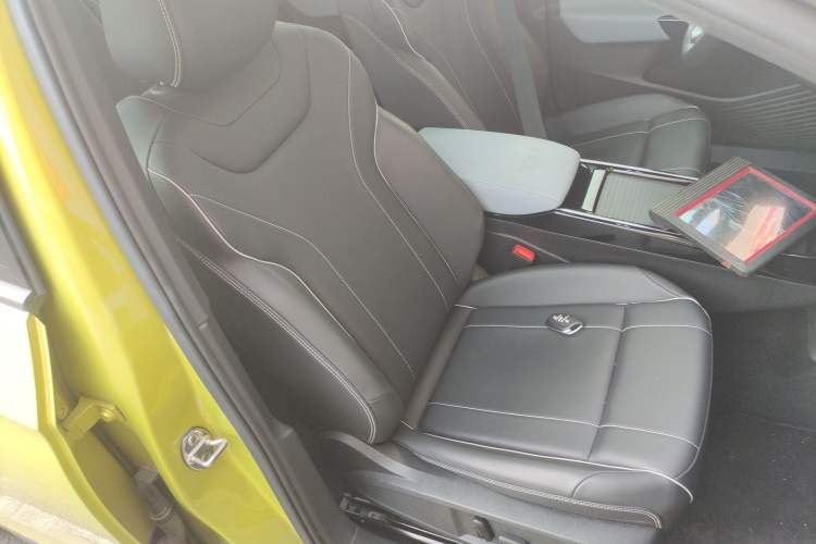 Used Volkswagen ID.4 X 2022 Pure Long-Range Version Right Front Seat