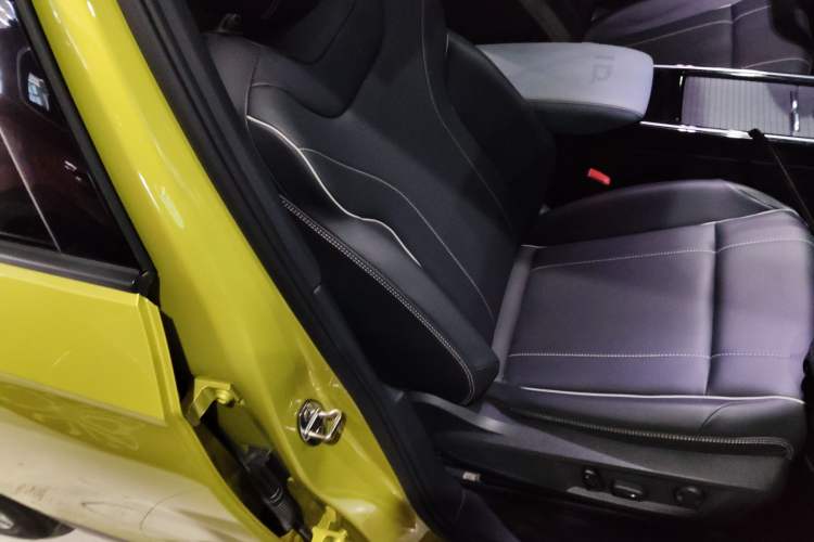 Used Volkswagen ID.4 X 2022 Pure Long-Range Version Right Front Seat