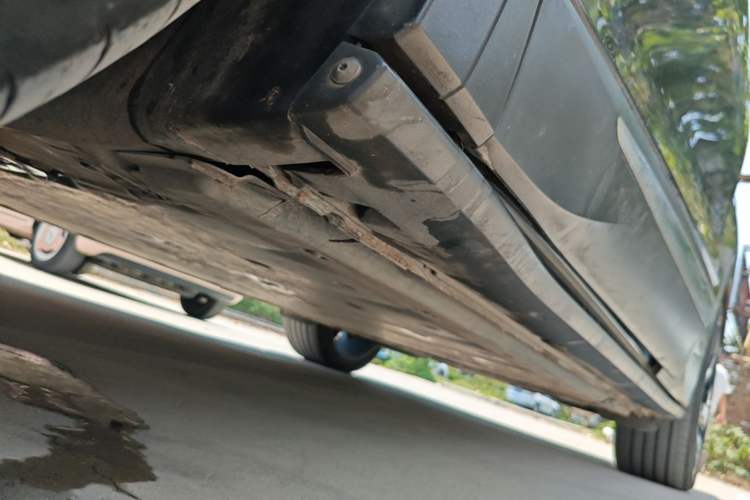 Used Volkswagen ID.4 X 2023 Ultra-Intelligent Long-Range Version Left Side Sill