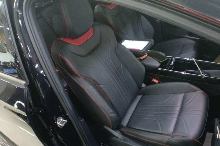 Used Volkswagen ID.4 X 2023 Ultra-Intelligent Long-Range Version Right Front Seat