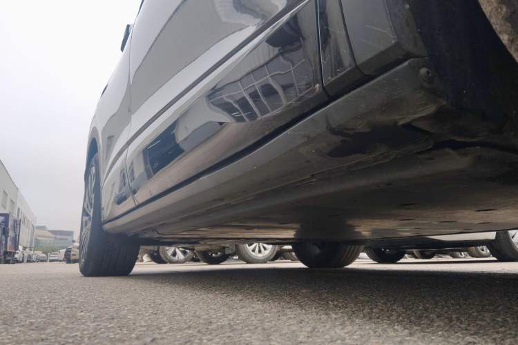 Used Volkswagen ID.4 X 2023 Ultra-Intelligent Long-Range Version Right Side Sill