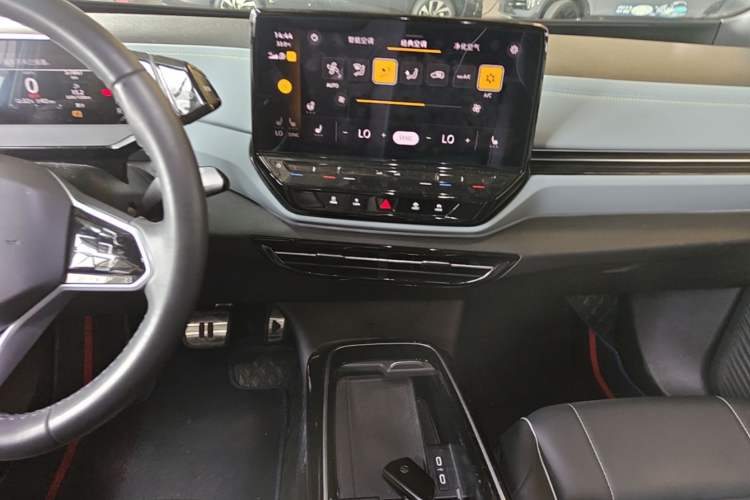 Used Volkswagen ID.4 X 2023 Pure Smart Edition Audio And AC Panel