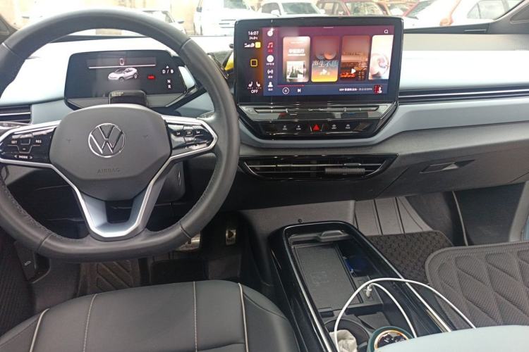 Used Volkswagen ID.4 X 2023 Pure Long-Range Version Center Console