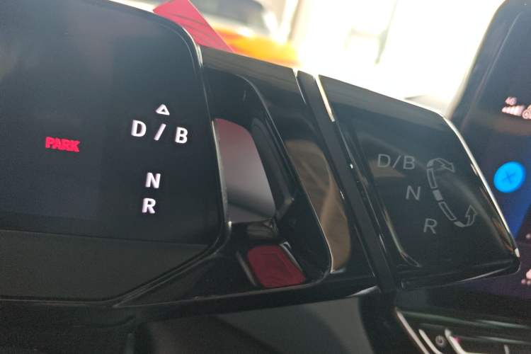 Used Volkswagen ID.4 X 2023 Ultra-Intelligent Long-Range Version Gear Lever