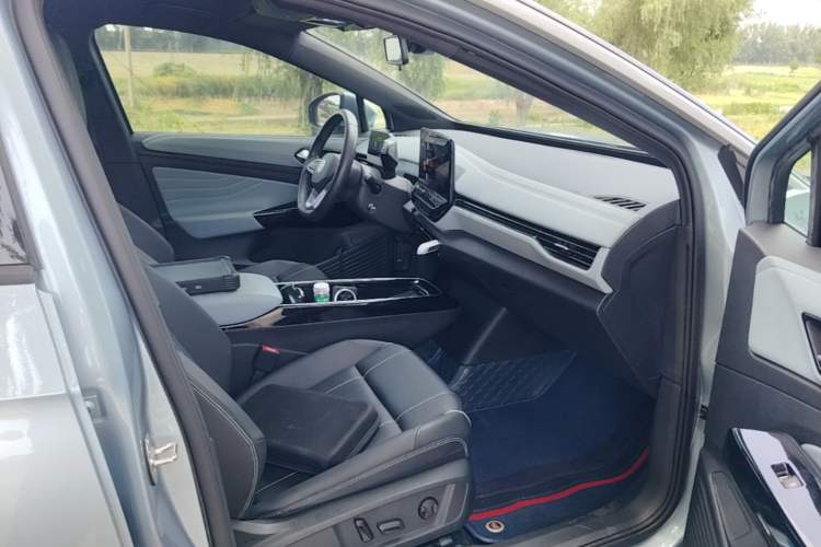 Used Volkswagen ID.4 X 2023 Pure Smart Edition Right Front Seat