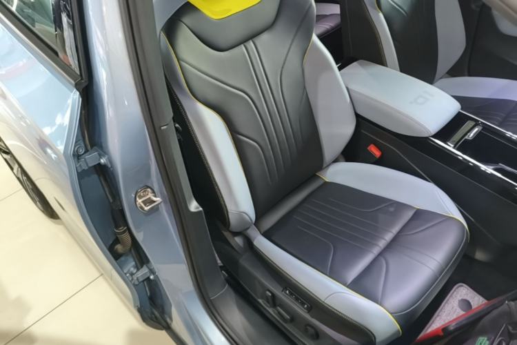 Used Volkswagen ID.4 X 2023 Ultra-Intelligent Long-Range Version Right Front Seat