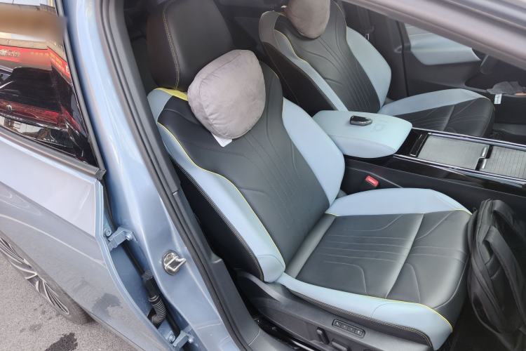 Used Volkswagen ID.4 X 2023 Smart Enjoyment Long-Range Version Right Front Seat