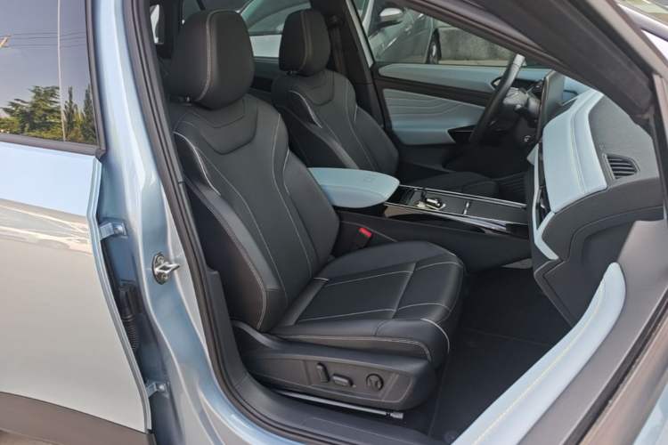 Used Volkswagen ID.4 X 2023 Pure Long-Range Version Right Front Seat
