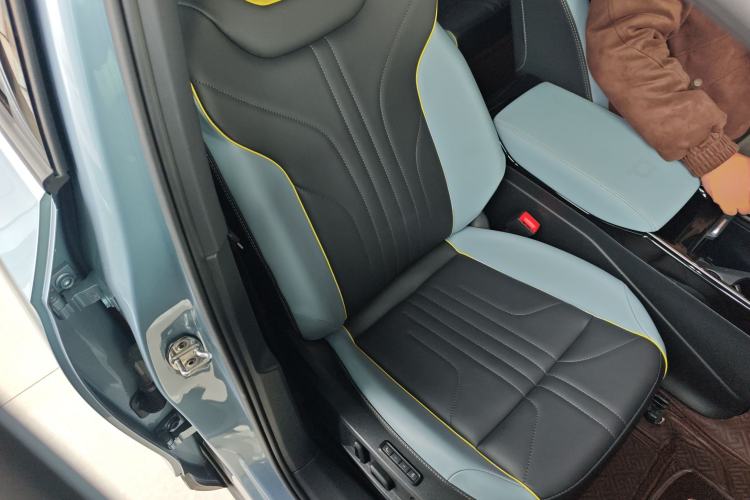 Used Volkswagen ID.4 X 2023 Ultra-Intelligent Long-Range Version Right Front Seat