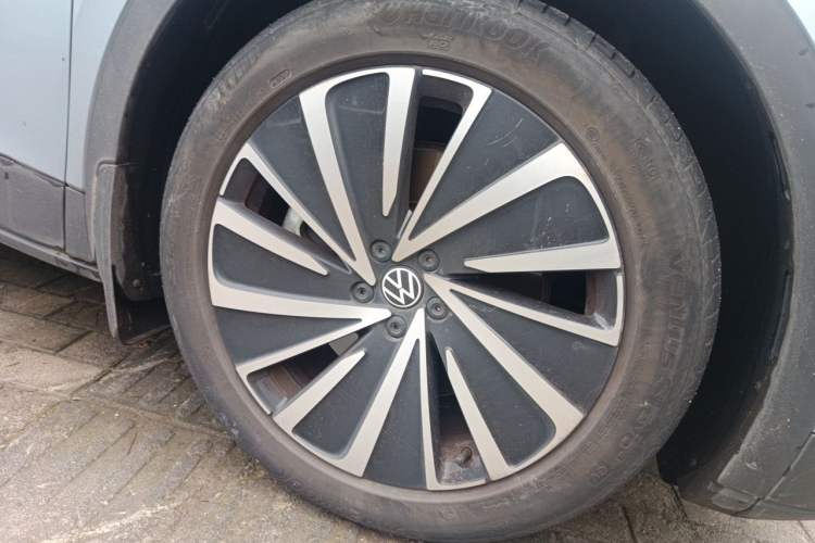 Used Volkswagen ID.4 X 2023 Pure Long-Range Version Right Front Wheel Hub