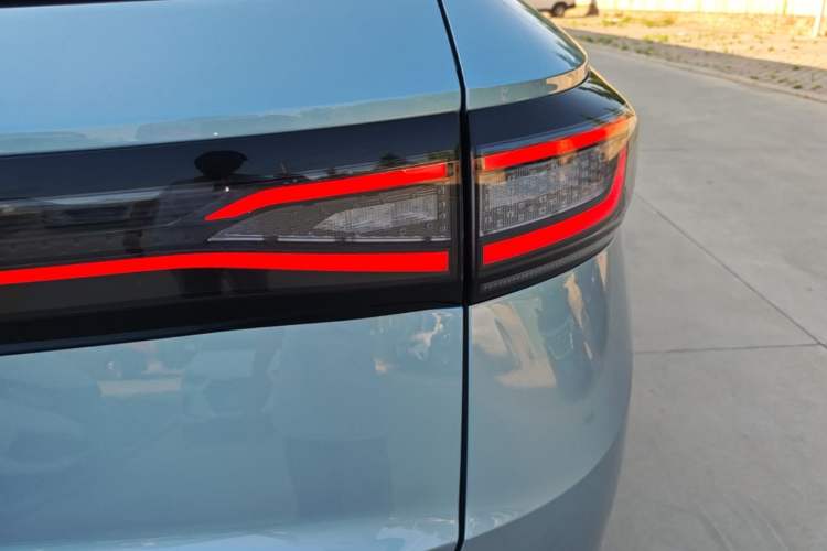 Used Volkswagen ID.4 X 2023 Pure Long-Range Version Right Rear Taillight
