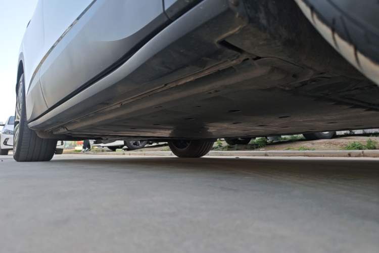 Used Volkswagen ID.4 X 2023 Pure Long-Range Version Right Side Sill