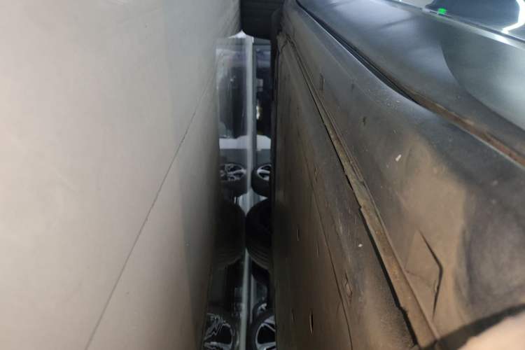 Used Volkswagen ID.4 X 2023 Pure Long-Range Version Right Side Sill