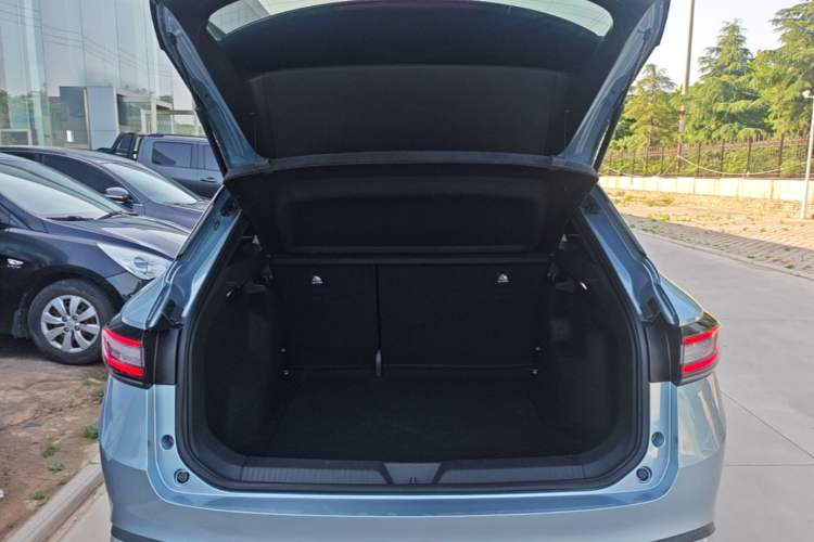 Used Volkswagen ID.4 X 2023 Pure Long-Range Version Trunk