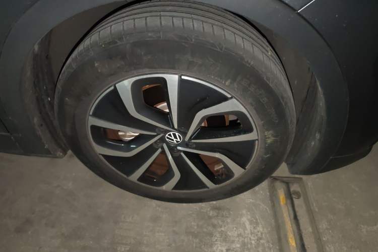 Used Volkswagen ID.4 X 2023 Pure Smart Edition Right Front Wheel Hub
